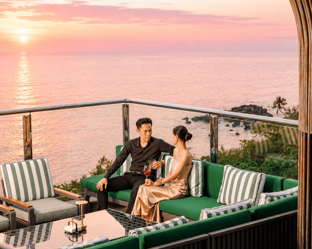 Enjoy handcrafted cocktails and panoramic sunset views over the ocean at Sora Skybar.